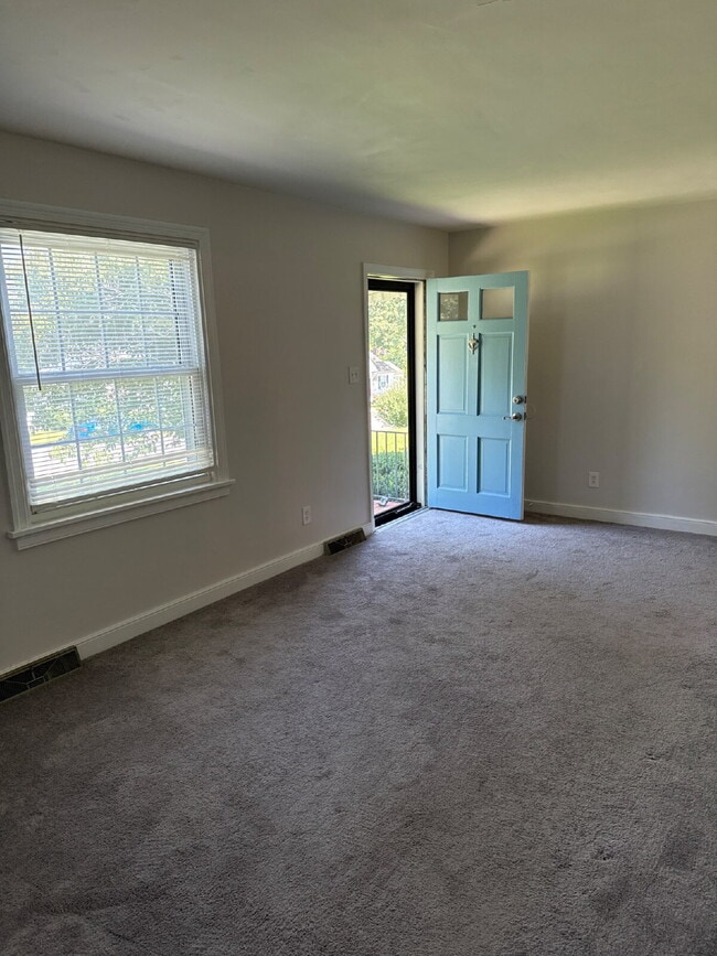 Building Photo - Adorable Home in quiet neighborhood!