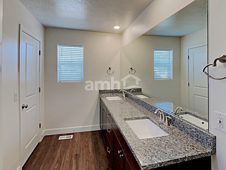 Building Photo - 1123 Wagon Way