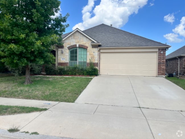 Building Photo - 9000 Heartwood Dr