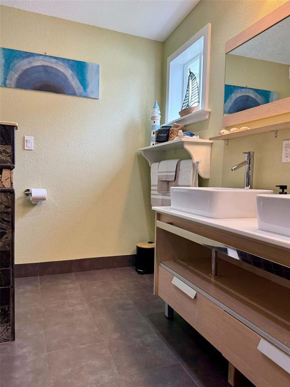 Building Photo - 3012 Grand View Ave