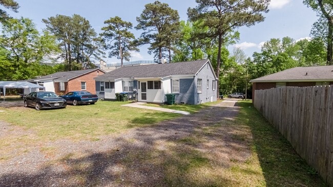 Building Photo - Solid brick duplex located in Forest Acres