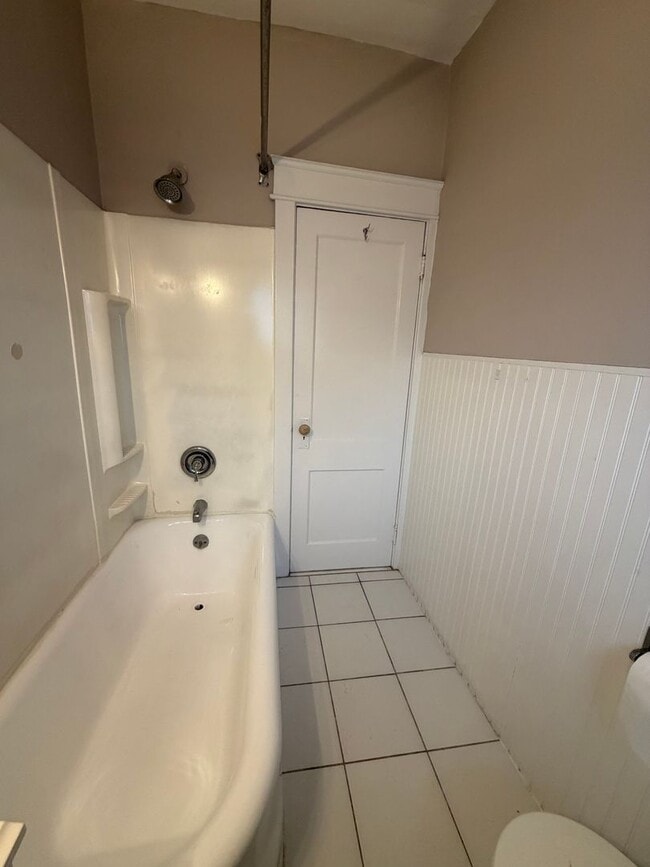 Building Photo - 1010 Chestnut St