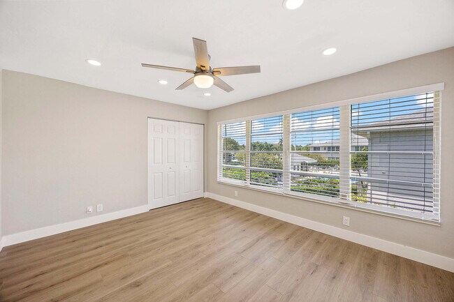 Building Photo - 707 Neapolitan Way