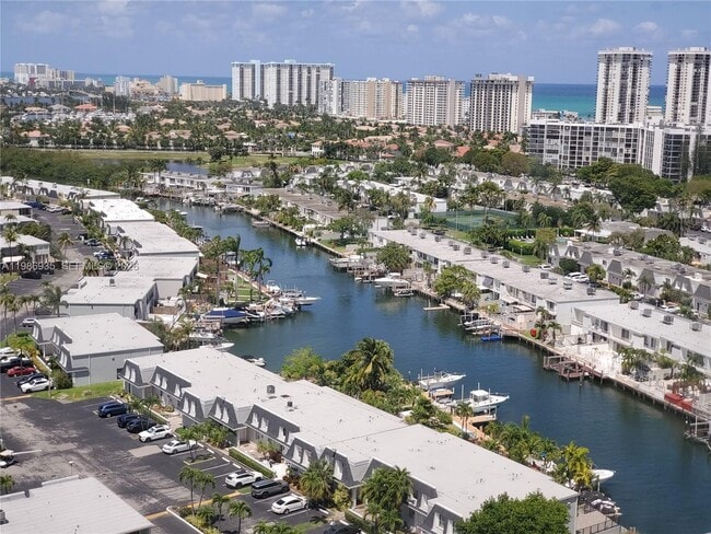 Building Photo - 2500 Parkview Dr