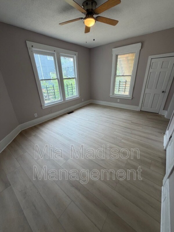 Building Photo - 513 W 35th St