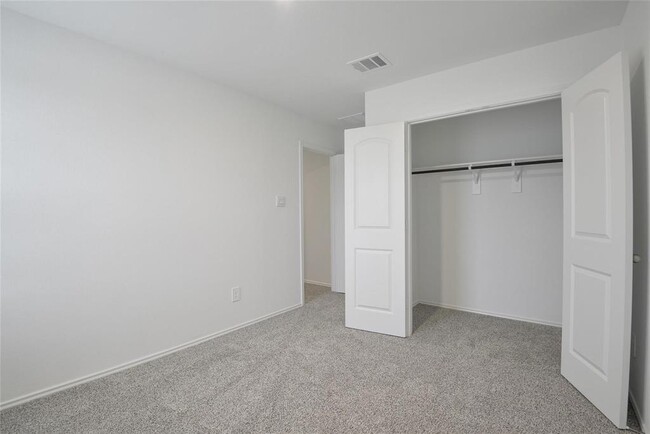 Building Photo - 1055 Llano Trl