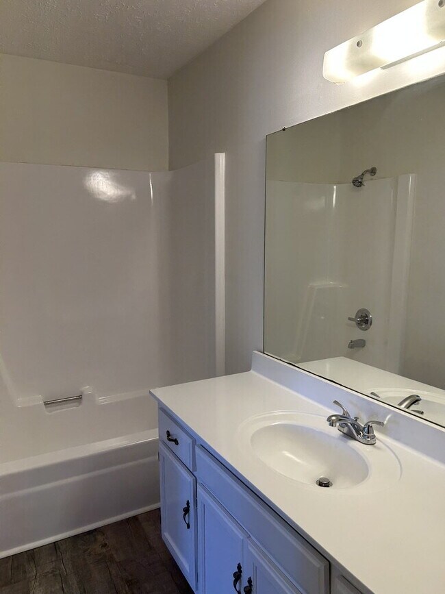 Building Photo - "Charming 3-Bed, 2-Bath Home in Cookeville – Your Perfect 1350 Sq Ft Retreat!"