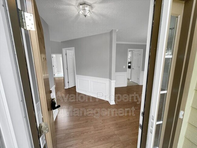 Building Photo - 1926 Leacroft Ct