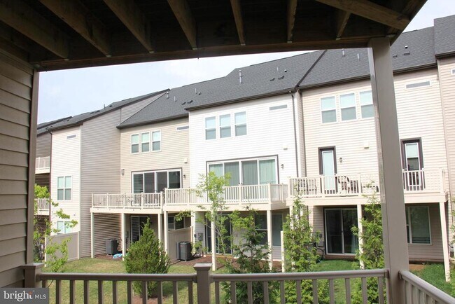 Primary Photo - 4975 Longmire Wy