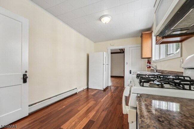 Building Photo - 21 Broughton Ave