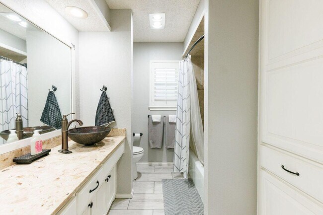 Building Photo - 5526 75th St