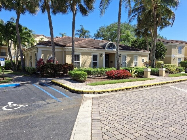 Building Photo - 899 Riverside Dr