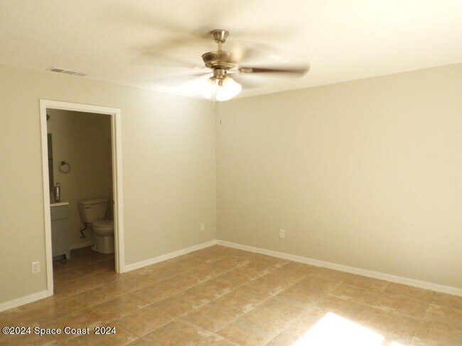 Building Photo - 3235 Forghun Ave SE