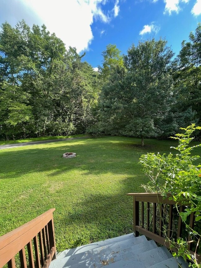Building Photo - Quaint Country Cottage On Large Lot Near Downtown Blacksburg