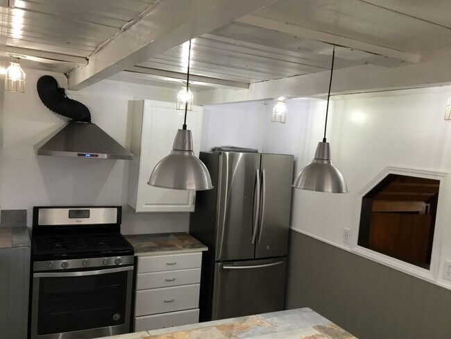 Building Photo - Beautiful 2 Bedroom  Cabin in Sugarloaf