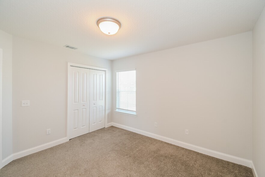 Building Photo - 834 Marne Blvd