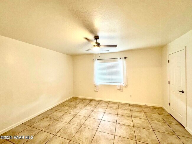 Building Photo - 9545 E Magma Dr
