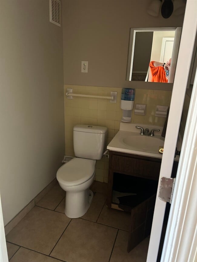 Building Photo - 5666 Encino Cove