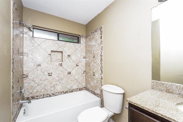 Building Photo - 837 Foxridge Dr