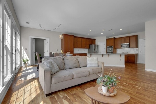 Building Photo - 3005 Coral Bell Ln