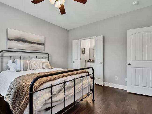 Building Photo - Luxury Bellevue Townhome in Harpeth Park