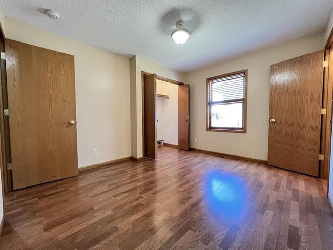 Building Photo - 2305 Eastlawn Dr