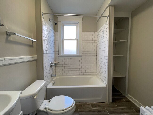 Building Photo - 4822 Chamberlayne Ave