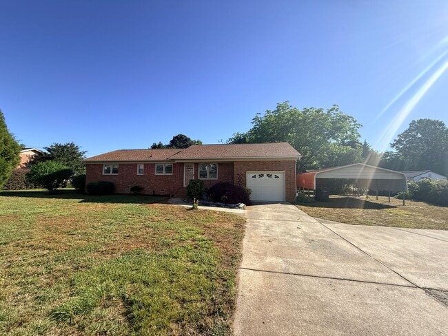 Building Photo - Beautiful Ranch home in Concord