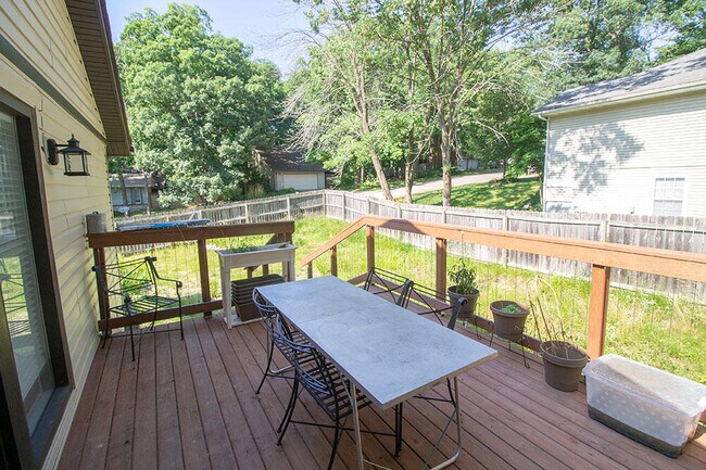 Building Photo - 3104 Oak Lawn Dr