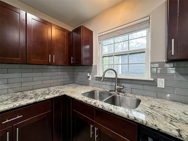 Building Photo - 2902 Elser St