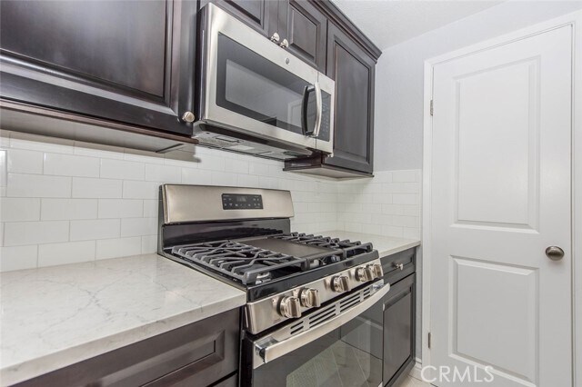 Building Photo - 1 Navarre