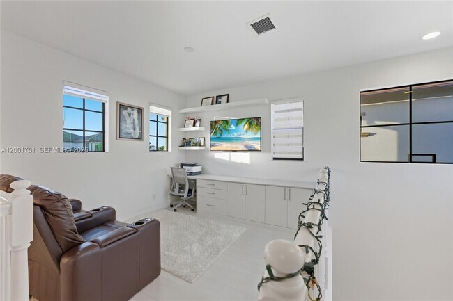 Building Photo - 9220 Meridian Dr N