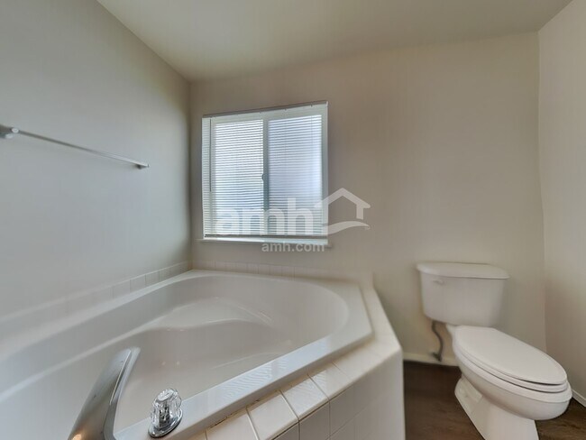 Building Photo - 18631 29th Ave E