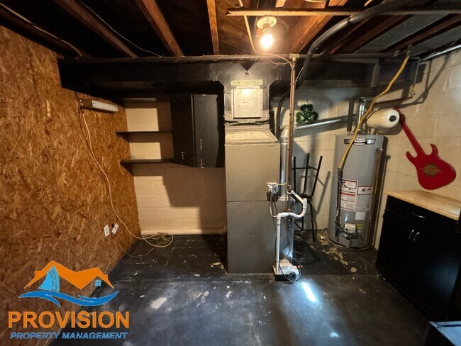 Building Photo - 1925 Jasmine Rd