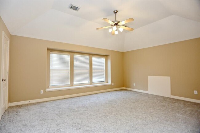 Building Photo - 14010 Norhill Pointe Dr