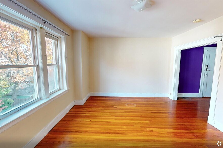 Building Photo - 10 Gray St