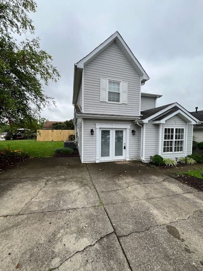 Building Photo - 100 Coconut Grove Dr
