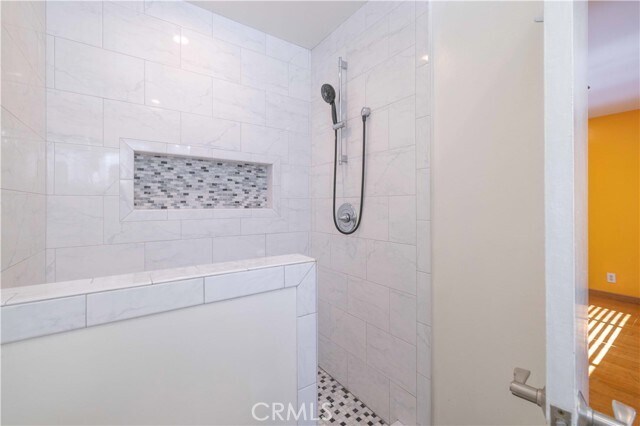 Building Photo - 1227 E 1st St