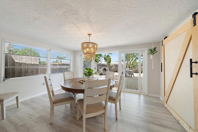 Building Photo - 2650 Leafy Ln