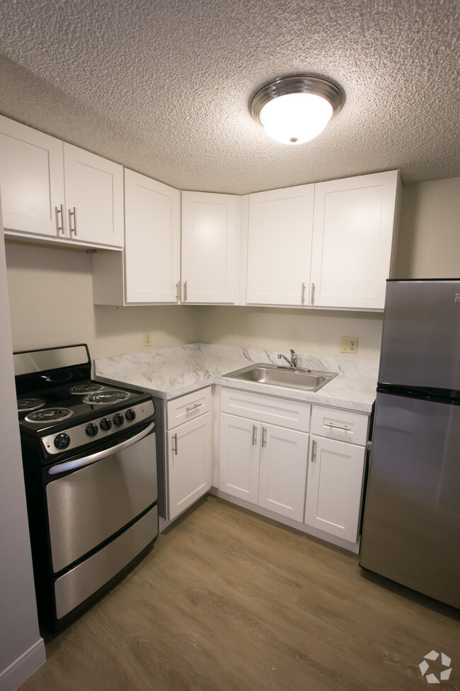 Kitchen - Lakeview Tower-62+ Community