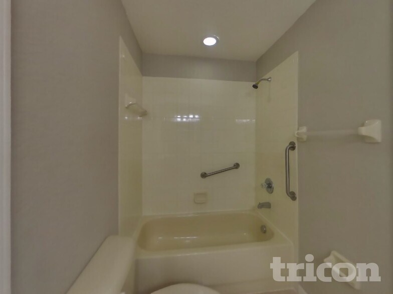 Building Photo - 10636 Deerberry Dr