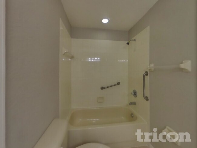 Building Photo - 10636 Deerberry Dr