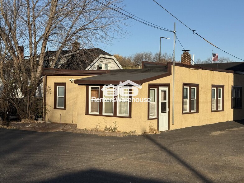 Building Photo - 991 Smith Ave S