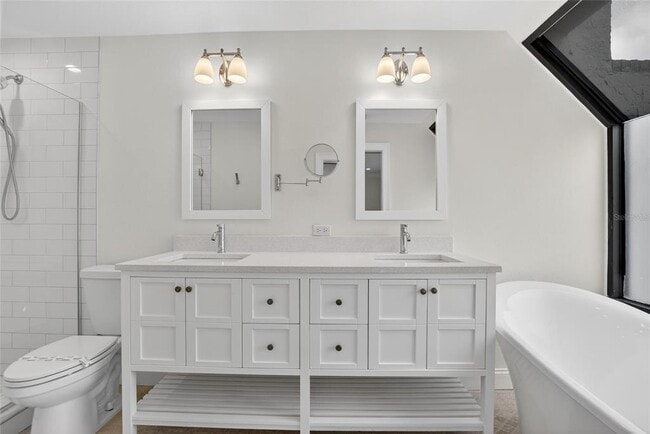 Building Photo - 162 E Davis Blvd