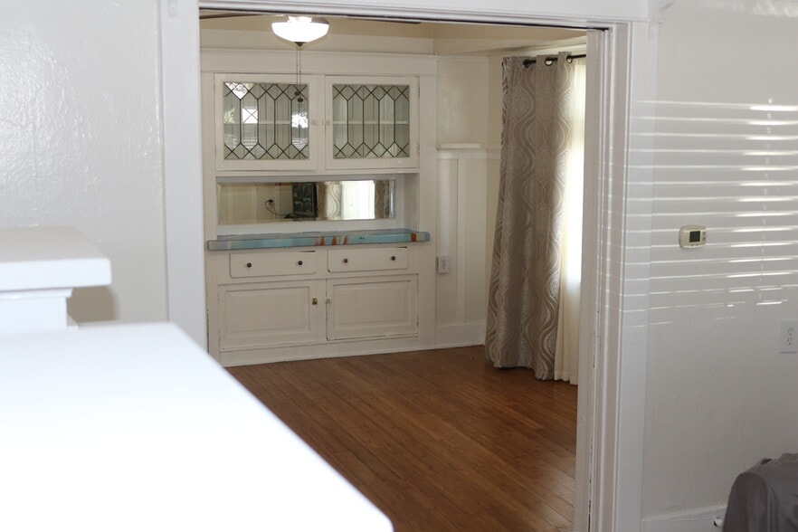 Building Photo - 240 E 23rd St