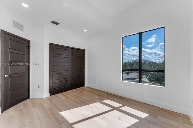 Building Photo - 16175 SW 136th Terrace