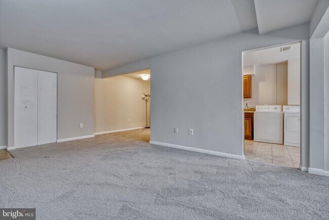 Building Photo - 140 Royal Oak Dr