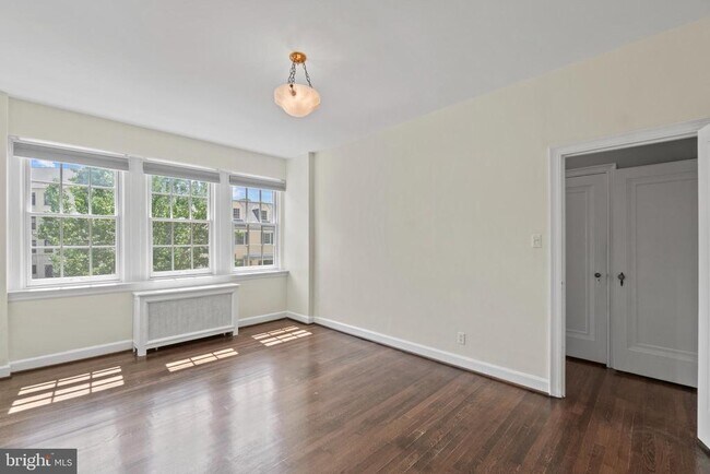 Building Photo - 2737 Devonshire Pl NW