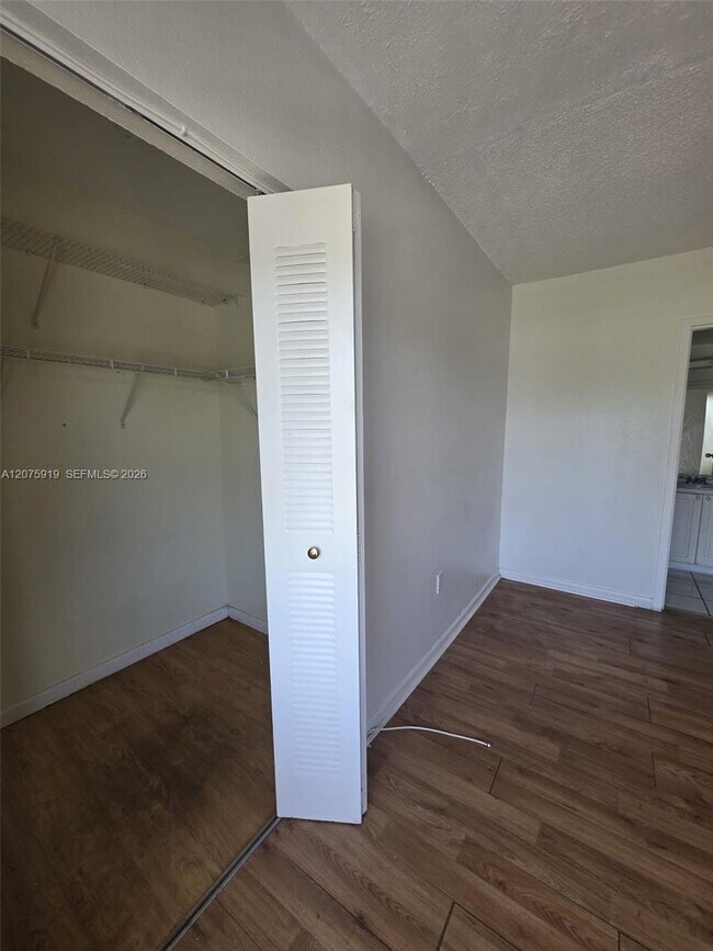 Building Photo - 5100 SW 41st St