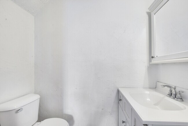 Building Photo - 117 N 1st St